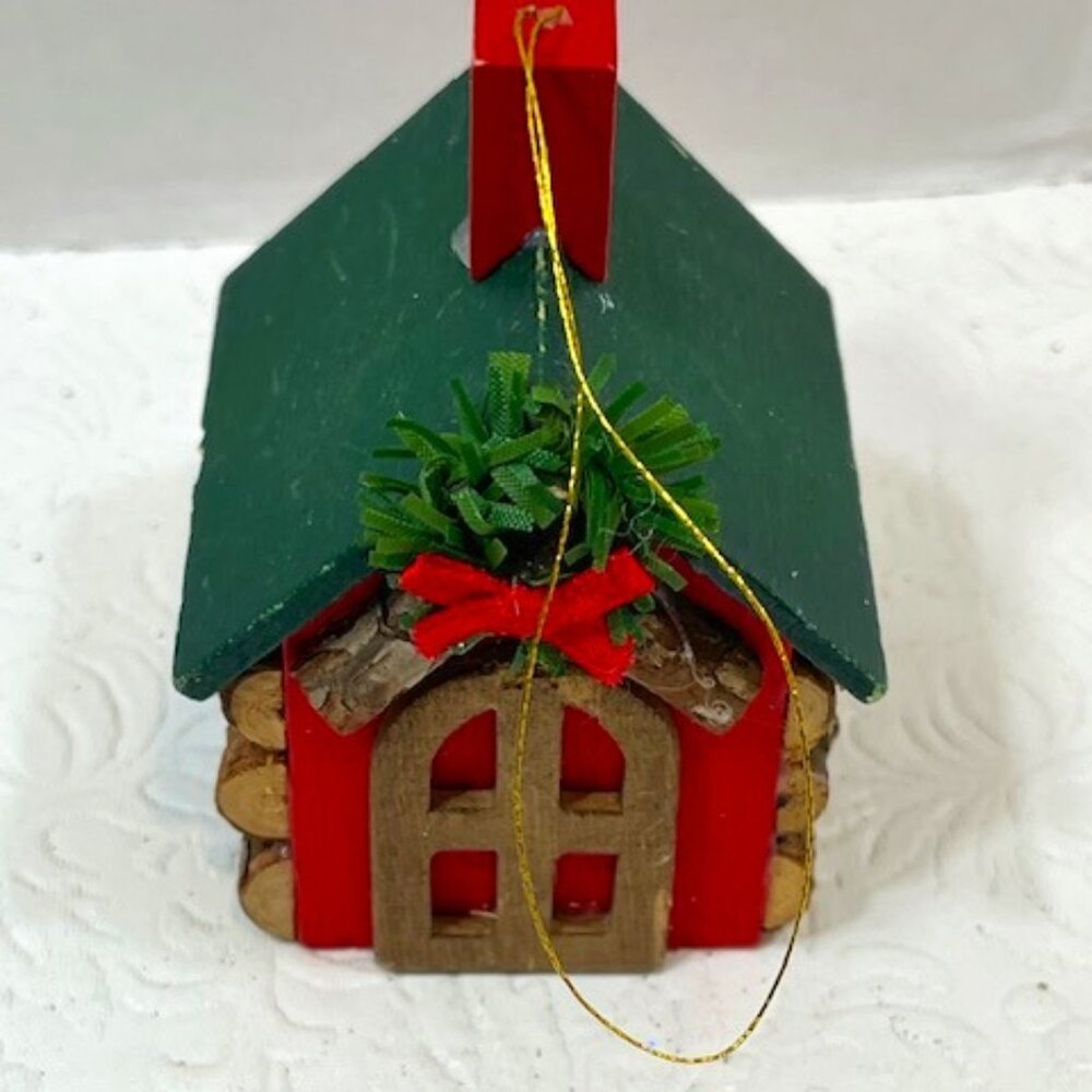 VTG Handmade Log Cabin Wooden Christmas Tree Ornament w/Wreath 2.25"x2"x3"